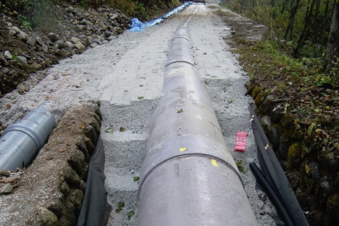 土中埋設形式 東京電力（株）大町新堰発電所の画像