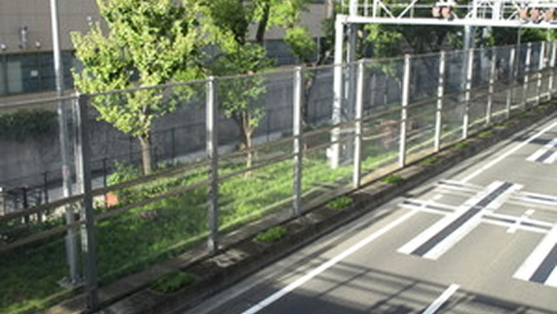 高耐久な透光性遮音板の画像