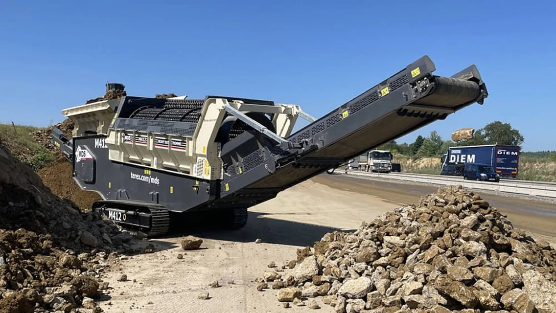 大塊篩用自走式トロンメル M412の特長の画像